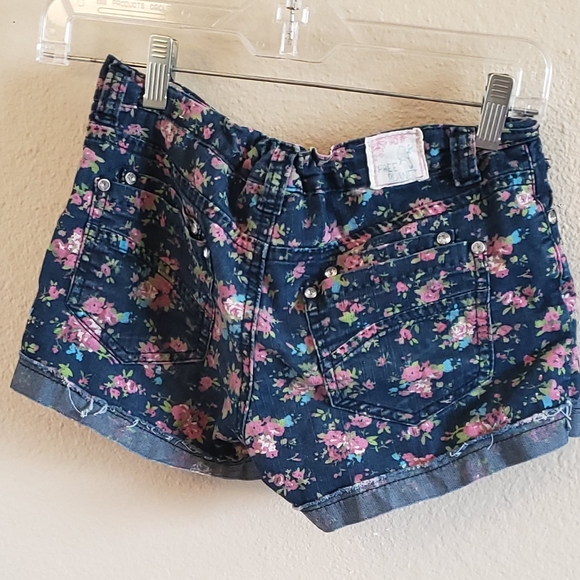 Free Planet flower jean cutoff rolled shorts 14 - Picture 4 of 6